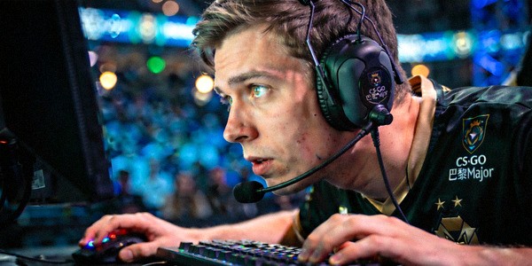 CS:GO 巴黎Major锦标赛 - 职业选手专注比赛特写
